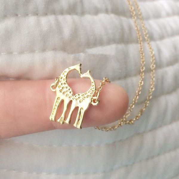 Collana a catena con ciondolo giraffe amorevoli a forma di cuore carino Collana semplice e adorabile di gemelli di alci di cervo e gioielli di animali per coppie