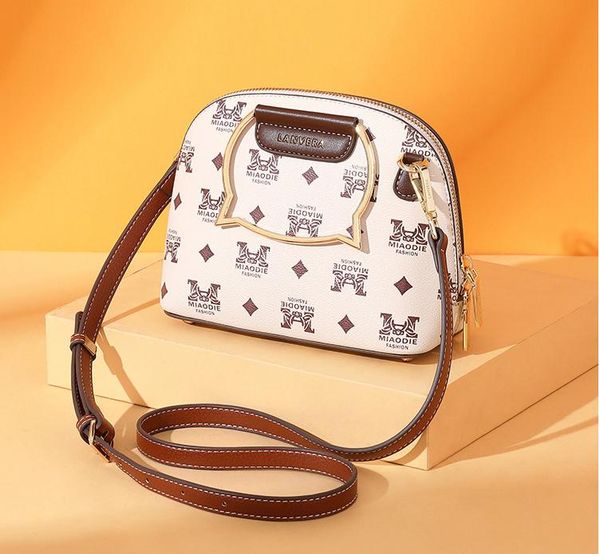 

2020 new diagonal small bag european and american fashion trend printing single shoulder portable shell bag l8831