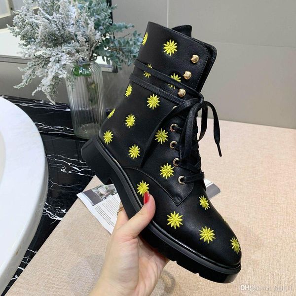 

star with the same paragraph leather fashion wild handsome british wind in the tube martin boots 2019 autumn new thick bottom boots