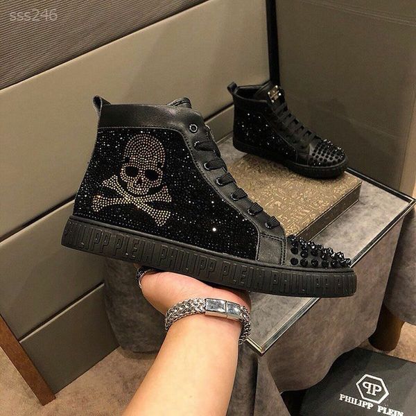 

new 2020 leisure sneakers atmospheric shoe low cut suede spike shoes for men and women luxury shoes party crystal handsome sneakers, Black