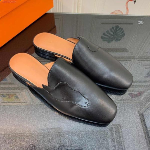 

2019 fashion pure color black and white khaki the latest style of flat slippers high-end atmosphere