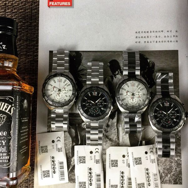 

2 цвета Роскошные Часы F1 Quartz 6 штыри 41mm Спортивные часы Резина и сталь Группа Мужчи