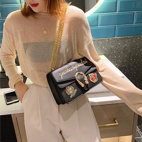

2019 new women's bag fashion embroidery badge chain small box han edition single shoulder bagaaa14