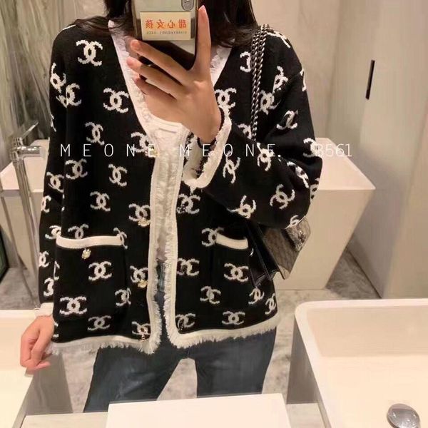 

the new spring 2020 fashionistas wear the same long-sleeved cardigan with knitted letters, Black;brown