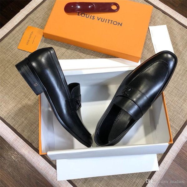 

20ss с коробкой дизайн моды мужская обувь мокасины черный красный спайк лакированная кожа скольжения на платье свадебные квартиры днища обув, Black