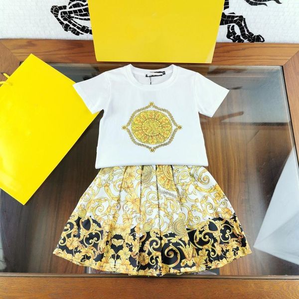 

девушка летняя одежда 2020 дизайнер футболки + цветочные печати плиссированные юбки 2 piece set brand тонкая футболка юбка outfit streetwear, White