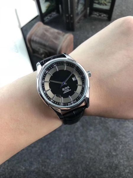 

2020 new disc flying men's watch ultra-thin fashion sports ultra-thin quartz belt men's watch, Slivery;brown
