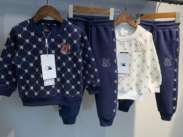 

Baby Boy Комплекты зимних видов спорта костюм для девочек Одежда Плюс Velvet Теплый детей Hoodie + кальсоны Комплекты 2pcs