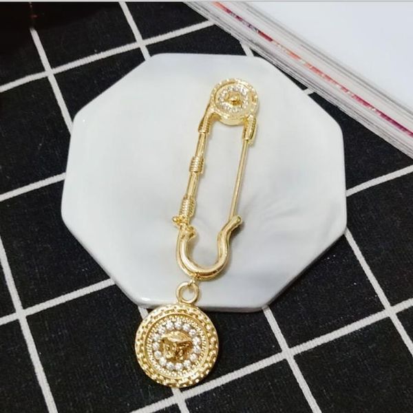 

zero profit medusa pin designer brooch fashion europe and america luxury buckle pin clothes personality designer brooches, Gray