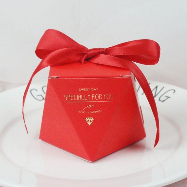 

30pcs diamond wedding candy box creative folding candy packaging wedding supplies employee welfare gift packaging pretty carton