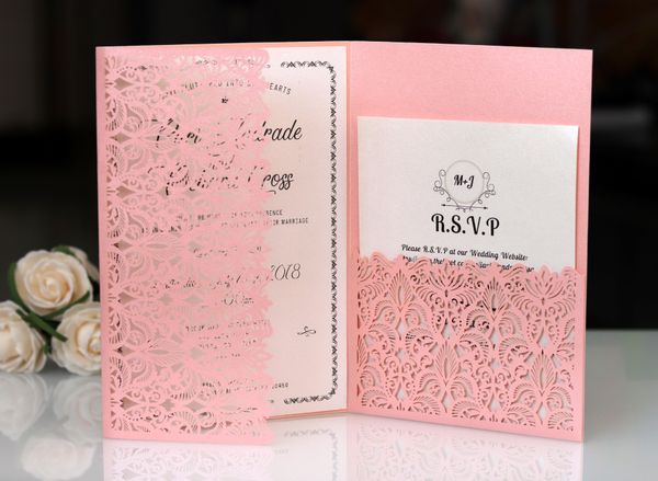 Lasergeschnittene Hochzeitseinladungen mit RSVP-Karten Rosa Kundenspezifische Blumen gefaltete Hochzeits-Einladungskarten mit Umschlägen BW-HK153