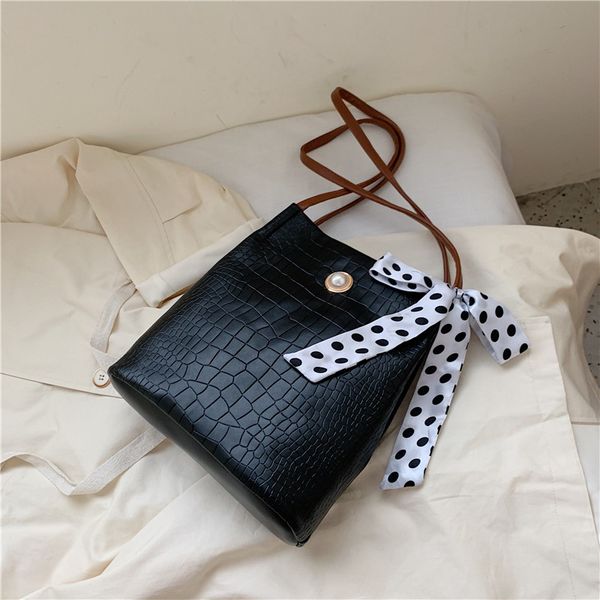 

2020 new wave of red net bag casual bag korean fashion wild autumn pu handbag shoulder backpack
