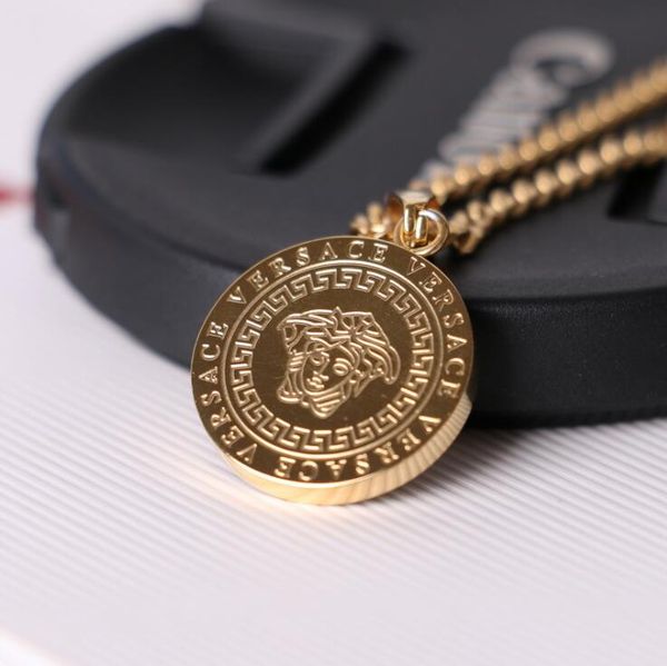 

2019 Medusa Circluar Марка Мужчины Письмо Отпечатано Золото Серебро Cirlce Дизайнер Ожерелье Мода Подвески Хип-Хоп Рок Подарки для Друзей