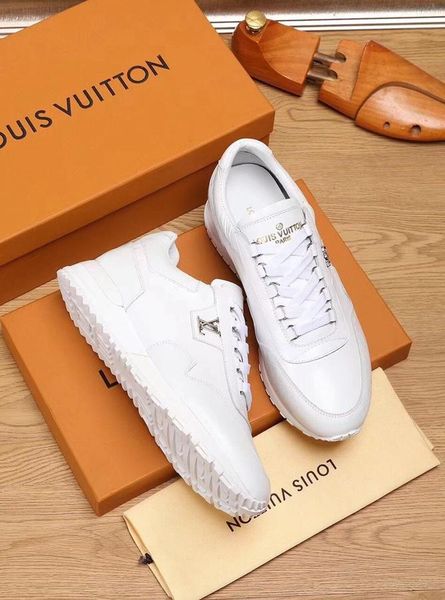 

Snowboards e botas de esqui watch_b