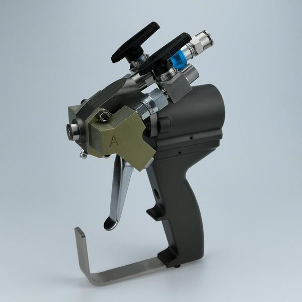 

p2 gun for high output spray polyurethane foam and polyurea applications
