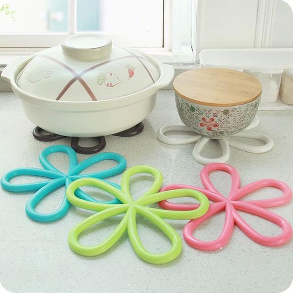 

anti-slip bowl mat solid heat insulation saucepan cushion pvc simple style lovely plum blossom cup mat dh0698