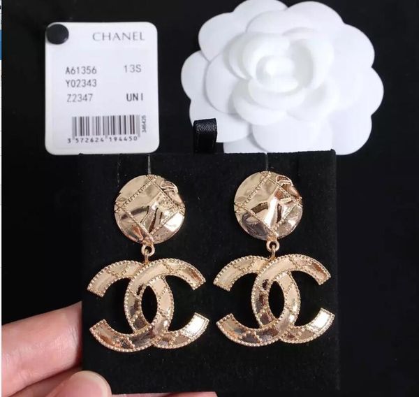 

Luxurie branded titanium teel tud for women de igner branded luxurie lady earring letter couple earring jewelry