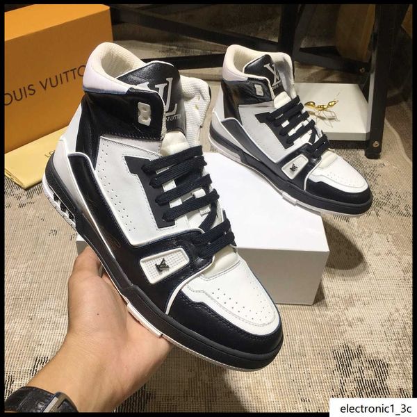 

2019r новых мужчин на случайные кроссовки, высокие топ мужчин на открытом воздухе туристические кроссовки, быстрая доставка с оригинальной к