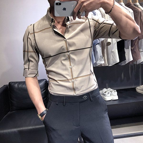 

men's short-sleeved shirt 2020 spring and summer new handsome plaid slim five-point sleeve shirt young fashion men's clothing, White;black