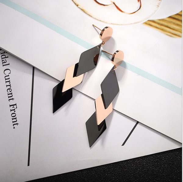

long mixed color round cake hanging three curved earrings female titanium steel earrings rose gold earrings, Golden;silver