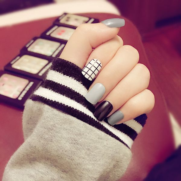

new 24pieces black style checks 3d fashion diy plastic art short fake false sticker nail tips with glue gel [n3060, Red;gold