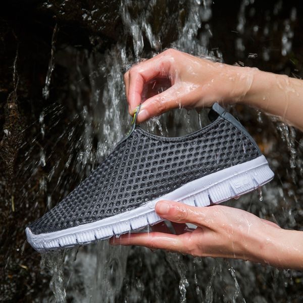 

2019 new men water shoes slip on brand breathable mesh men summer shoes comfortable mesh footwear flats aqua driving