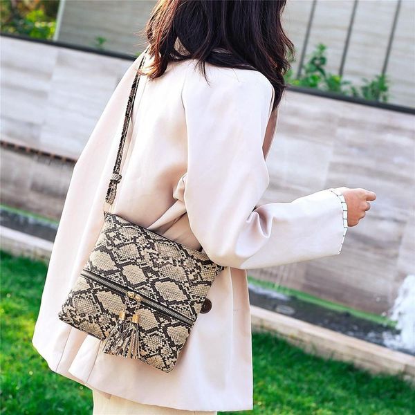 

2019 snake printed handbag women crossbody bags fashion women tassel snake printing zipper messenger bag hnadbag shoulder bag