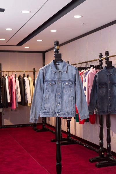 

men's cotton light denim jacket 2019 new long sleeve men's casual coat, Black;brown