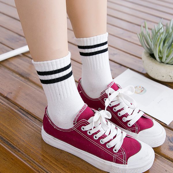 

мода новые женские носки старая школа стиль девичьих meias две полосы хлопка носки ретро hiphop skate sox белый harajuku корейский, Black;white