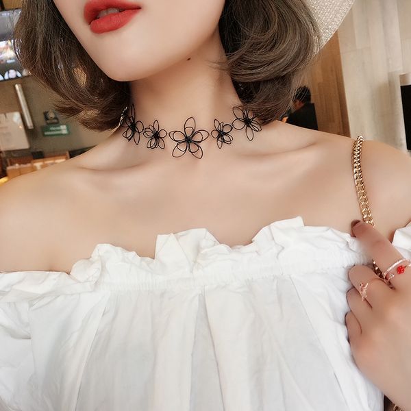 

2018 new arrival women chokers necklaces short black flower clavicle chain simple metal necklace, Golden;silver