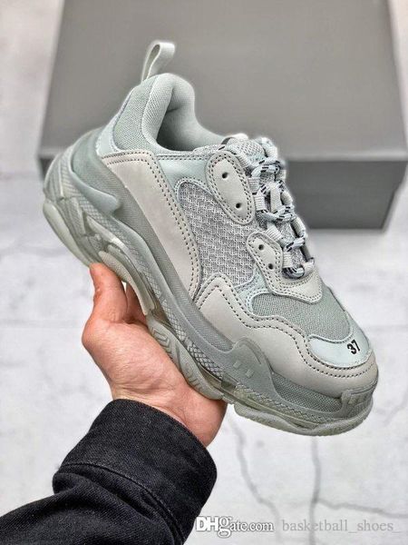 

2019 fa hion balanciaga pari 17fw neaker dark green triple ca ual hoe dad hoe for men women beige black port tenni 35 45