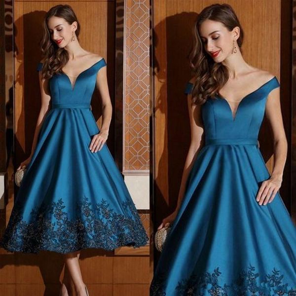 

2019 stylish lace appliqued short prom dresses off shoulder sleeveless a-line party dress tea length sequined satin formal evening gowns, Black;red