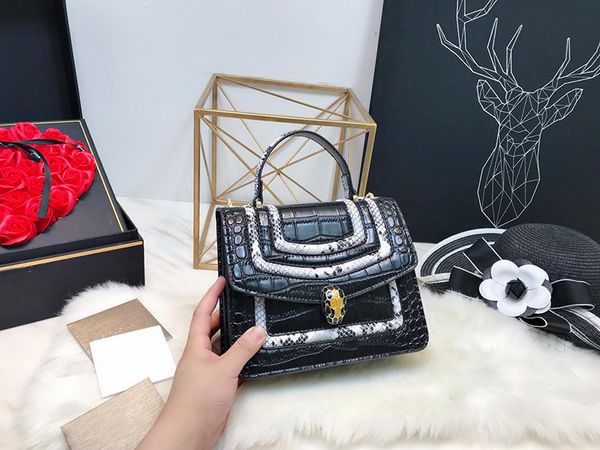 

2019 brand fashion designer woman bags romantic retro art style crossbody bag classic casual handbag travel bag