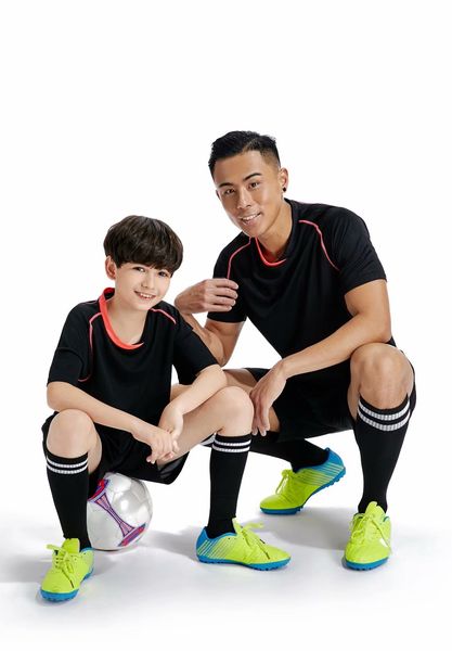 

магазин трикотажных изделия футбола customized футбол униформа дизайн интернет магазин популярных обычаи футбол одежда много различных цвето, Black;red