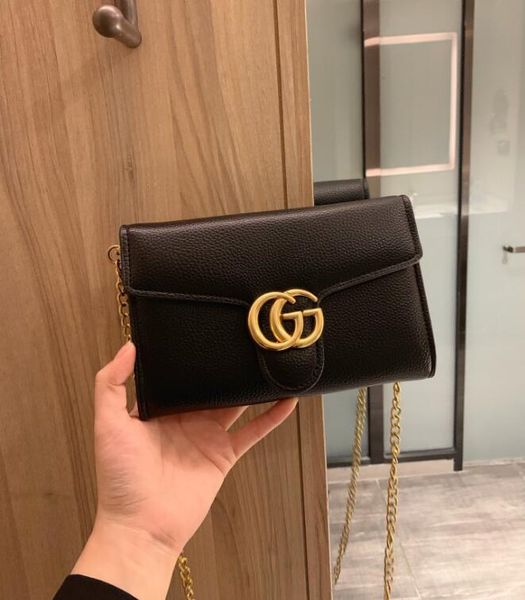 

this small handbag is a necessity for receiving and personal choice.with detachable gold chain, you can ask for it 22*15cm