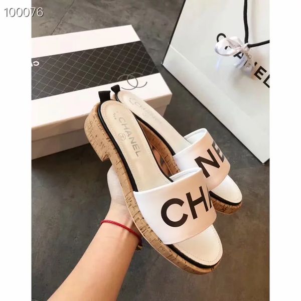

Высокое качество женщины тапочки с коробкой обувь Письмо печати лето Шанель белый для женщин широкие плоские сандалии тапочки