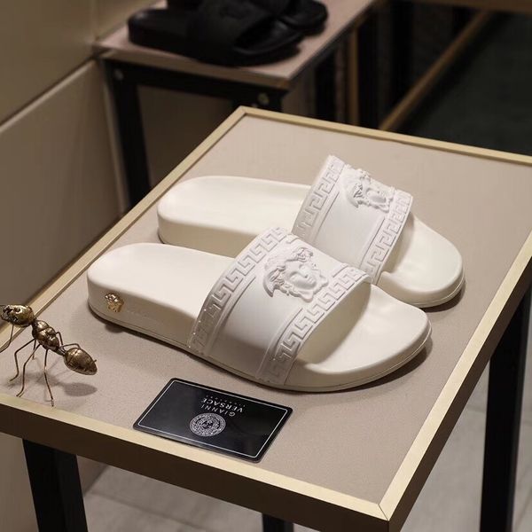 

the latest popular 2020 designer designs the most fashionable slippers and sandals for men and women, Black