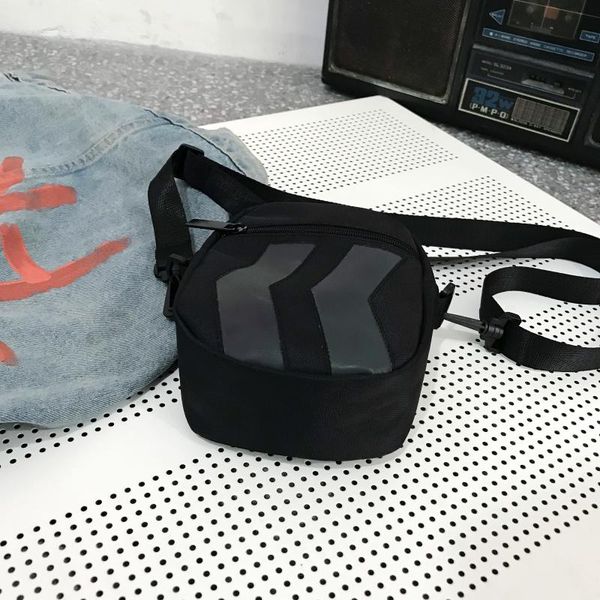 

2020 новые мужчины повседневная сумка crossbody унисекс messenger светоотражающая полоса нейлон плечо кошелек досуг женщины сумка для мужчин