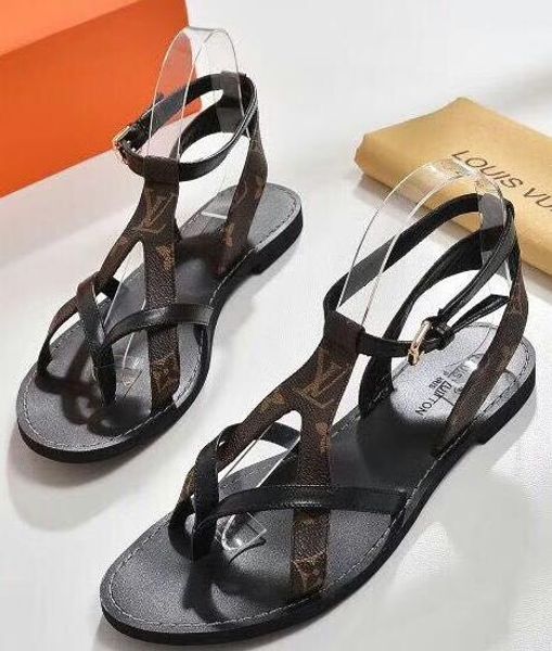 

Women real leather tud falt andal rivet lipper lide andal outdoor beach flip flop