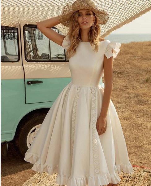 Sumemr Beach кружевная атласная крышка рукава свадебное платье 2020 Boho Chic ruffles knee длиной свадебные платья свадебные платья для свадебных платьев