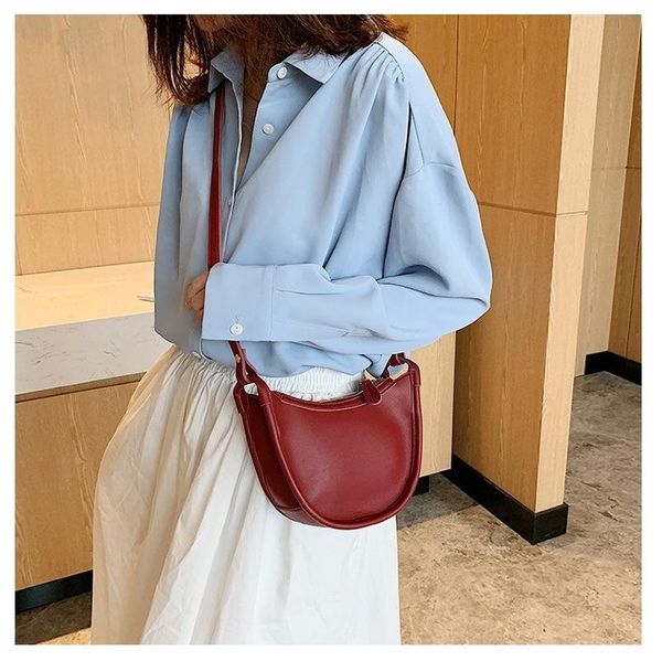

2020 new shoulder bag ladies korean casual multifunctional shoulder messenger bag fashion simple crescent women