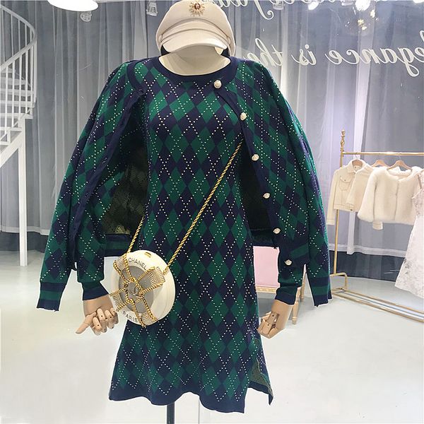 

women's tracksuits 2021 autumn single-row buckle long-sleeved cardigan + high-waist trim plaid knitted dress set female division shooti, Gray