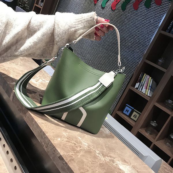 

ladies'bag 2020 new oblique satchel hand bill of ladies shoulder bag simple tassel bag
