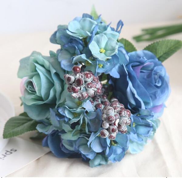 

синий искусственный букет роз свадебные украшения творческий диаметр около 21см включают rose гортензия и ягоды освобождают перевозку груза