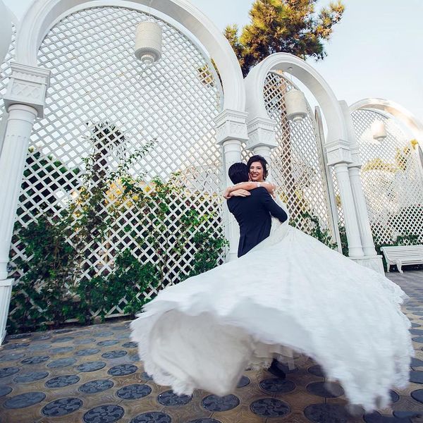 

Long Sleeves Wedding Dresses Lace Sheer Neck Illusion Long Train Beach Wedding Gowns Sheer Back Personalized Bridal Dress