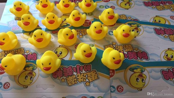 new Baby Bath Water Duck Toy Sounds Mini Yellow Ducks Bath Small Duck Toy Bambini che nuotano regali da spiaggia