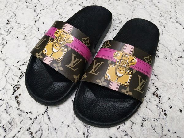 

Hot sale brands Men women Beach Slide Red Green Sandals 2019 Outdoor Slippers Mens womens Beach Fashion slip-on design sandals Slide strip
