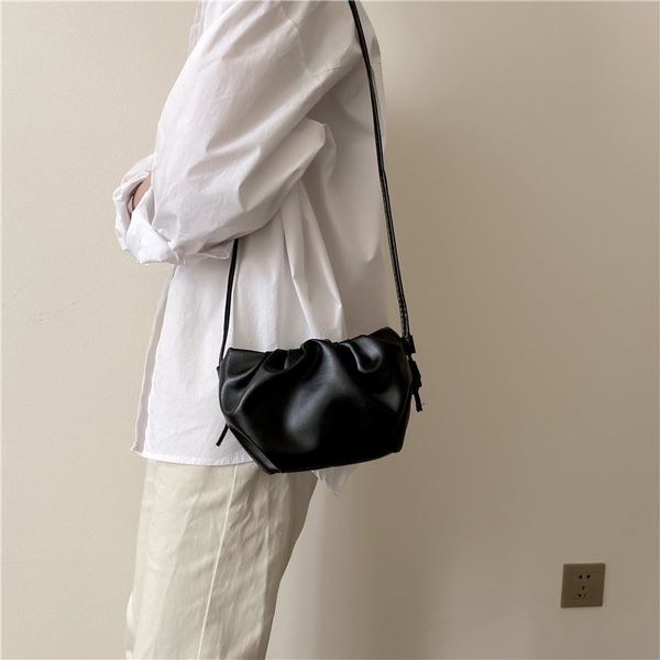 

2020 new women's shoulder bag large capacity retro soft leather dumpling crescent bag casual wide shoulder strap messenger
