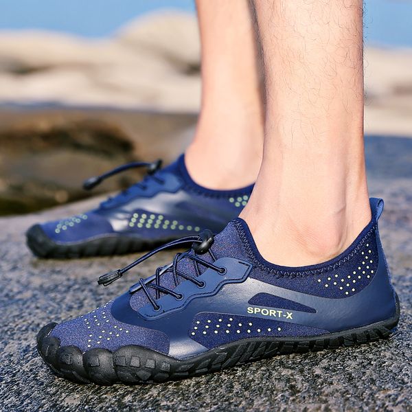 

2020 summer water shoes men beach sandals upstream aqua shoes man quick dry river sea slippers diving swimming socks masculino, Black
