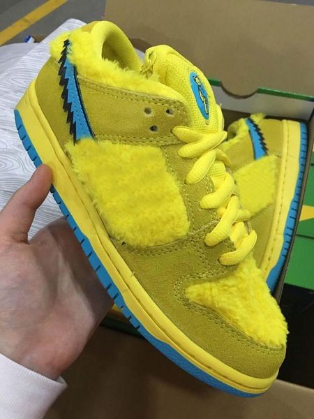

2020 grateful dead x sb dunk low yellow bear running shoes yellow blue fury upper suede skateboarding shoes sports sneakers with box